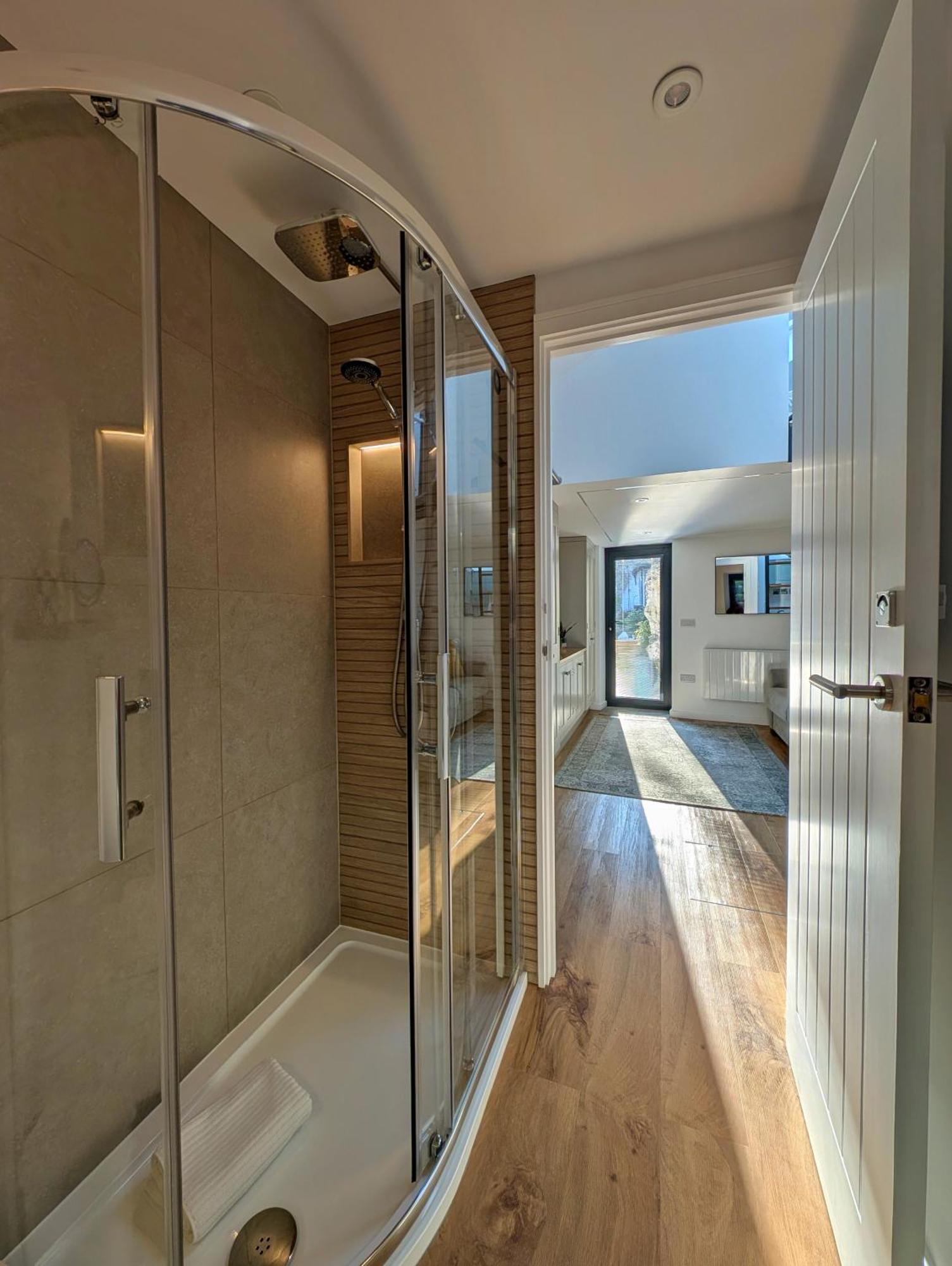 New The Water Shed Devon Sleeps 2 Holiday home *