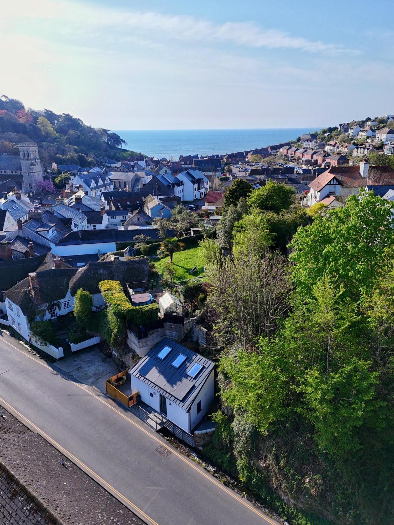 New The Water Shed Devon Sleeps 2 Holiday home Beer